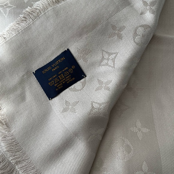 Louis Vuitton Monogram Shawl - Greige - Picture 4 of 5